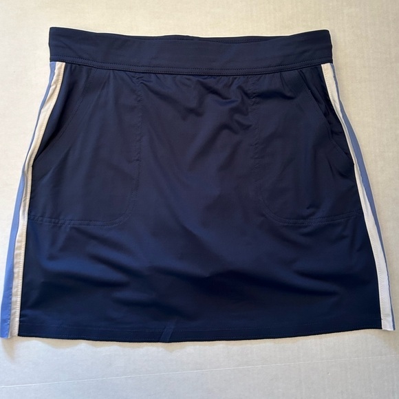 Belyn Key Mia Golf Navy blue skort w/piped side panel & built in short Sz-S  T6 - Picture 6 of 14